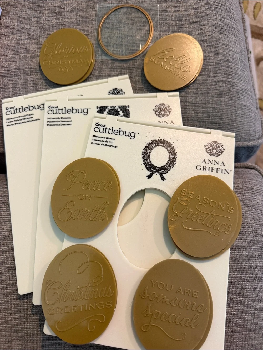 Oval holiday and all occasion Griffin embossing folders